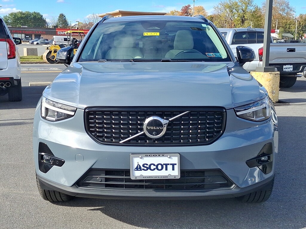 Certified 2023 Volvo XC40 B5 AWD Plus Dark SUV