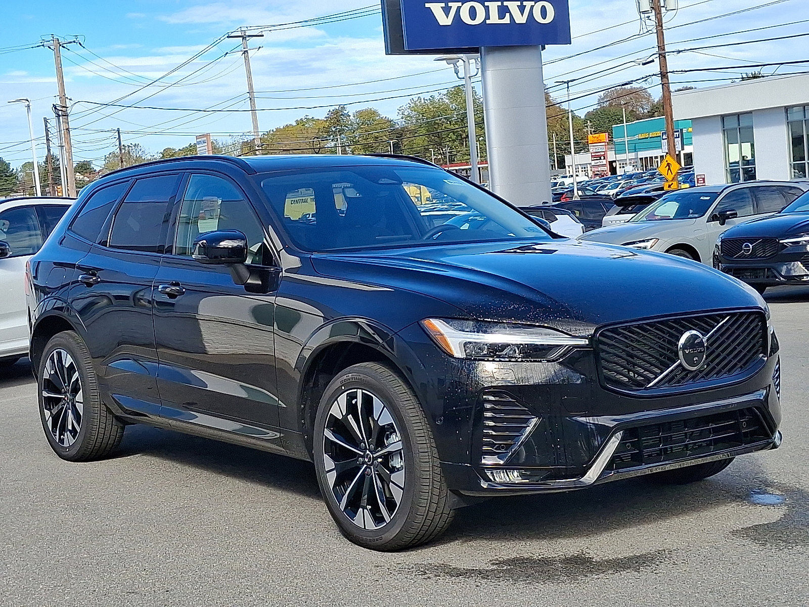 2026 Volvo XC60 Plus's photo