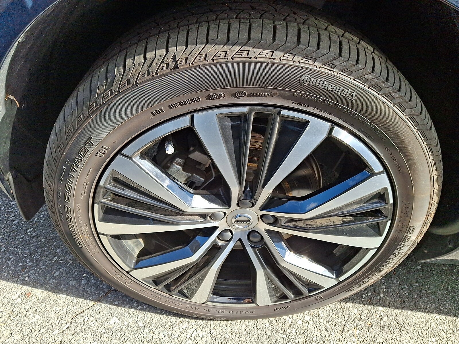 2024 Volvo XC60 B5 Ultimate photo 4