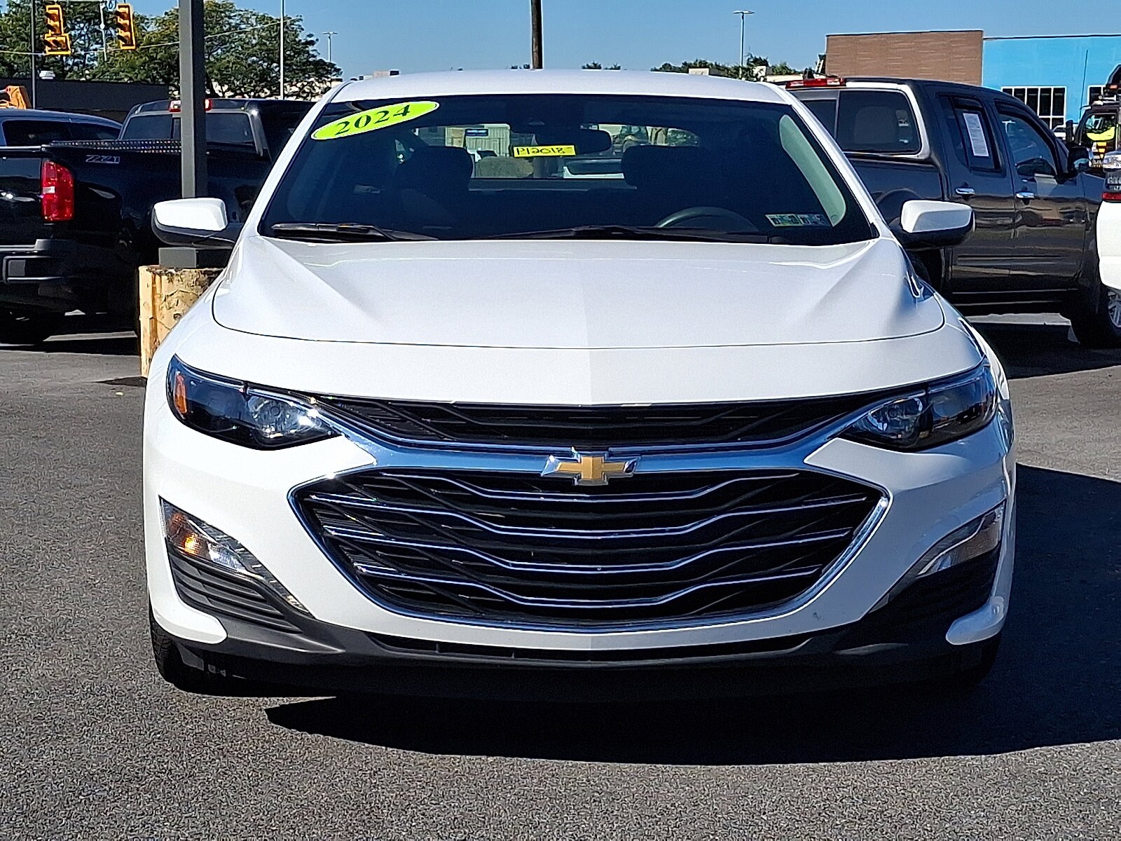 2024 Chevrolet Malibu 1LT photo 2