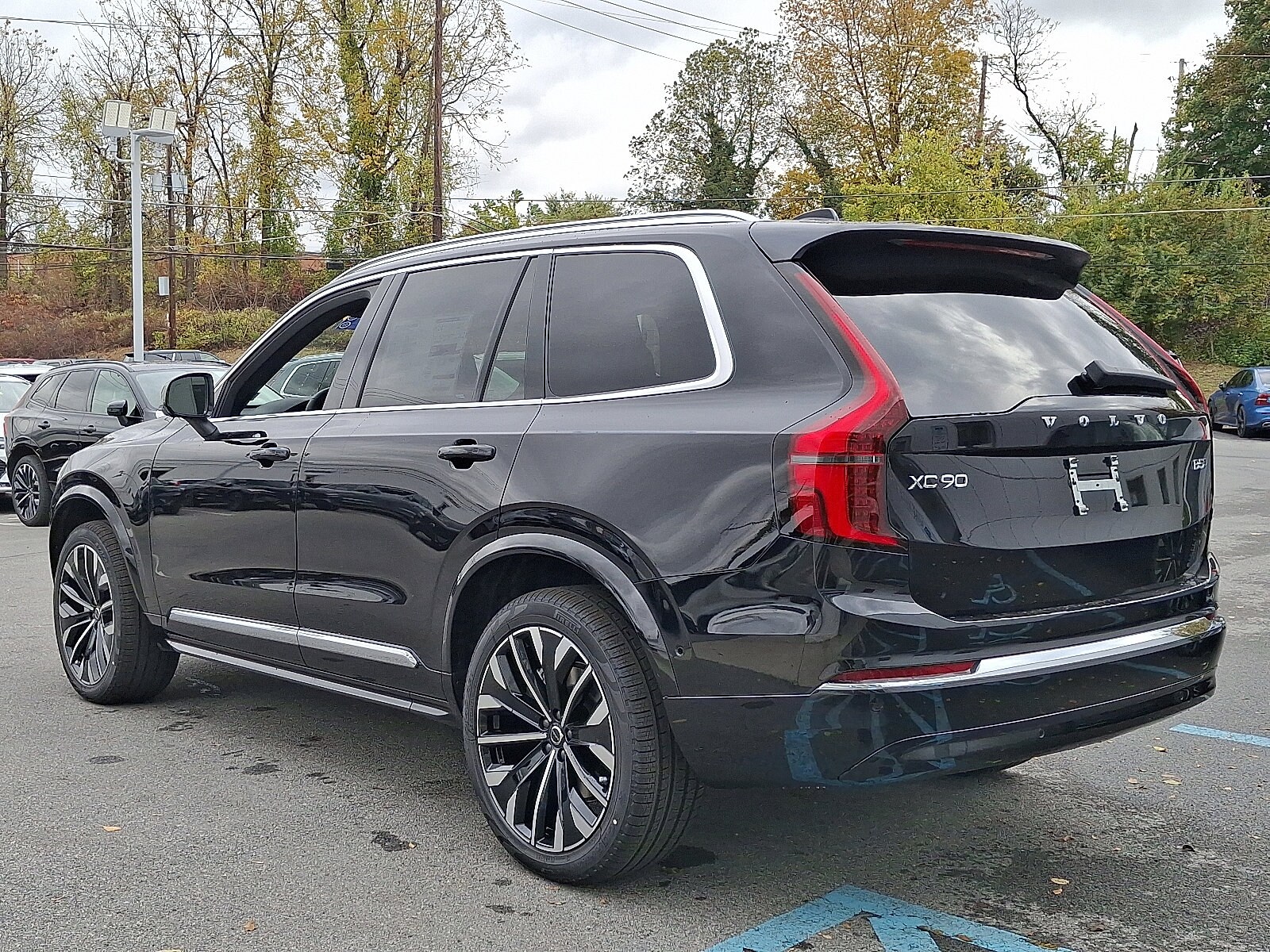 2026 Volvo XC90 B5 Plus photo 2