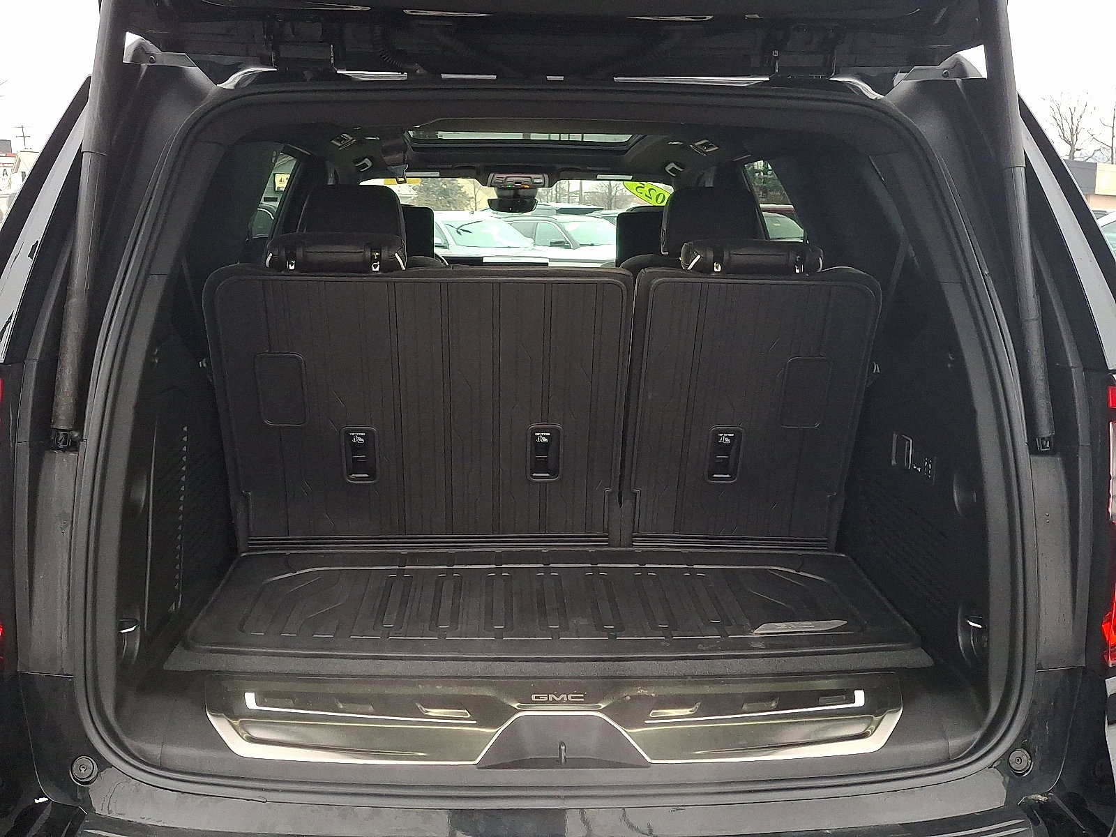 2025 GMC Yukon AT4 Ultimate - Photo 27