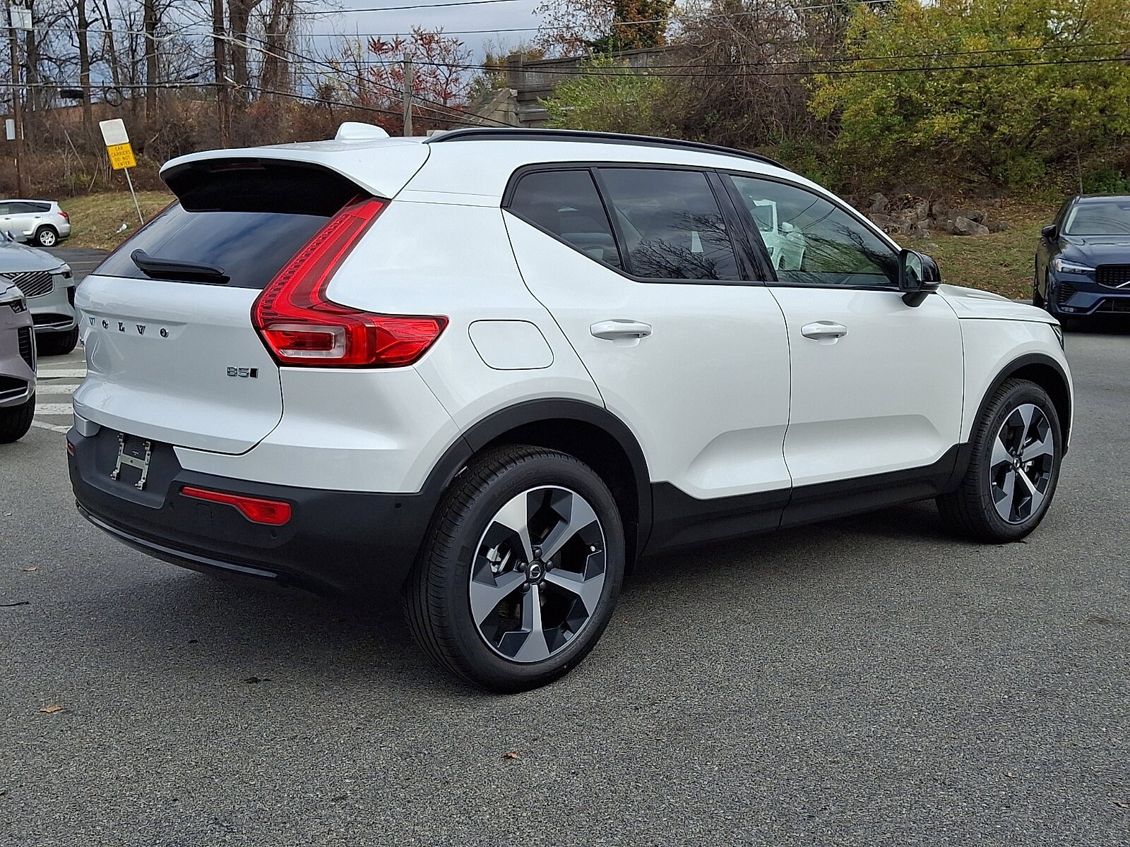 2026 Volvo XC40 Plus photo 2