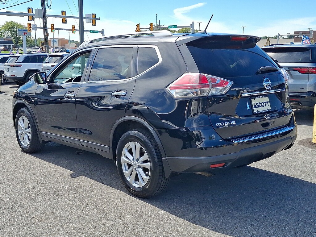 Used 2016 Nissan Rogue SV SUV