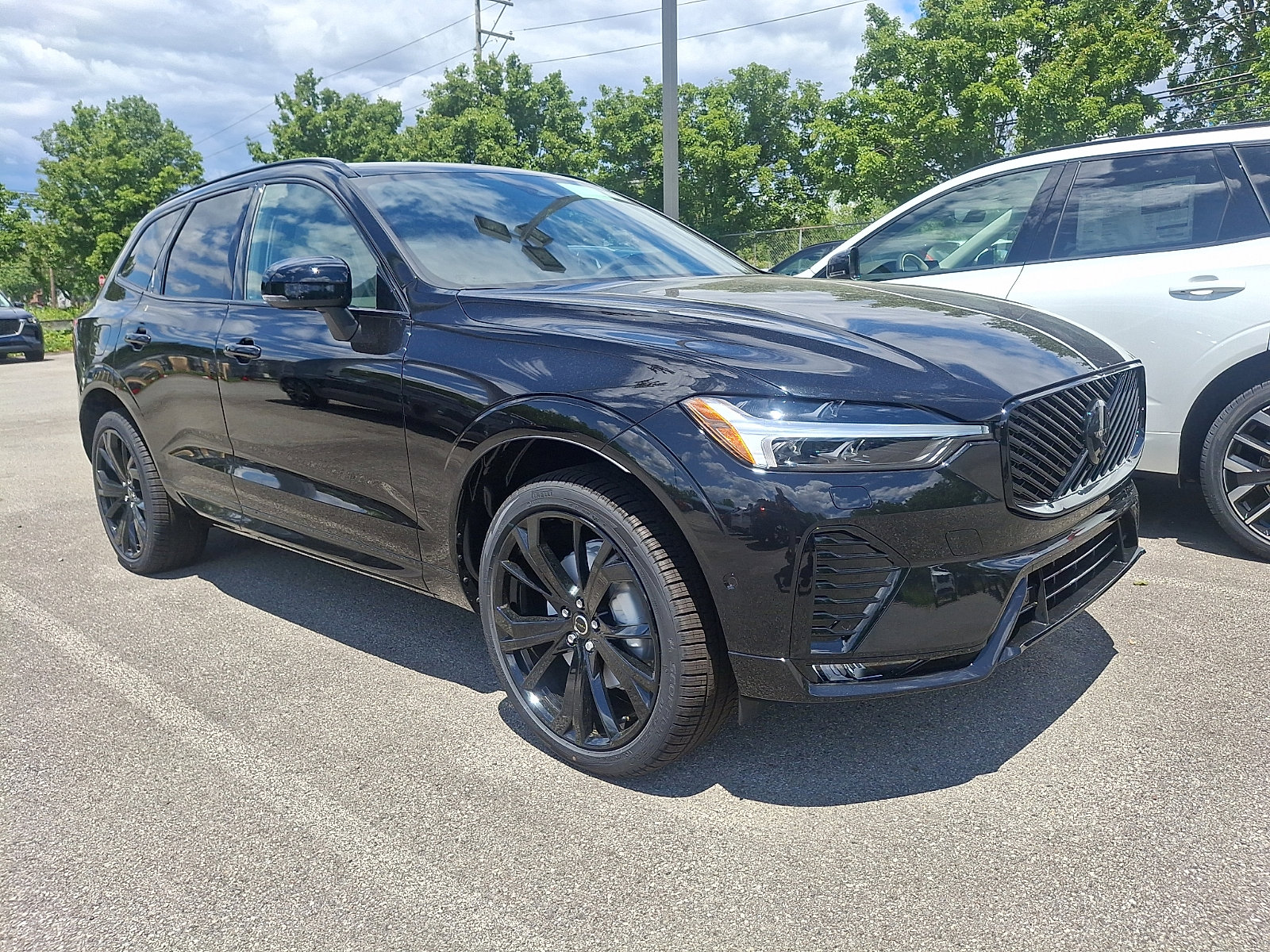 2026 Volvo XC60 B5 Ultra Black Edition Theme AWD's photo