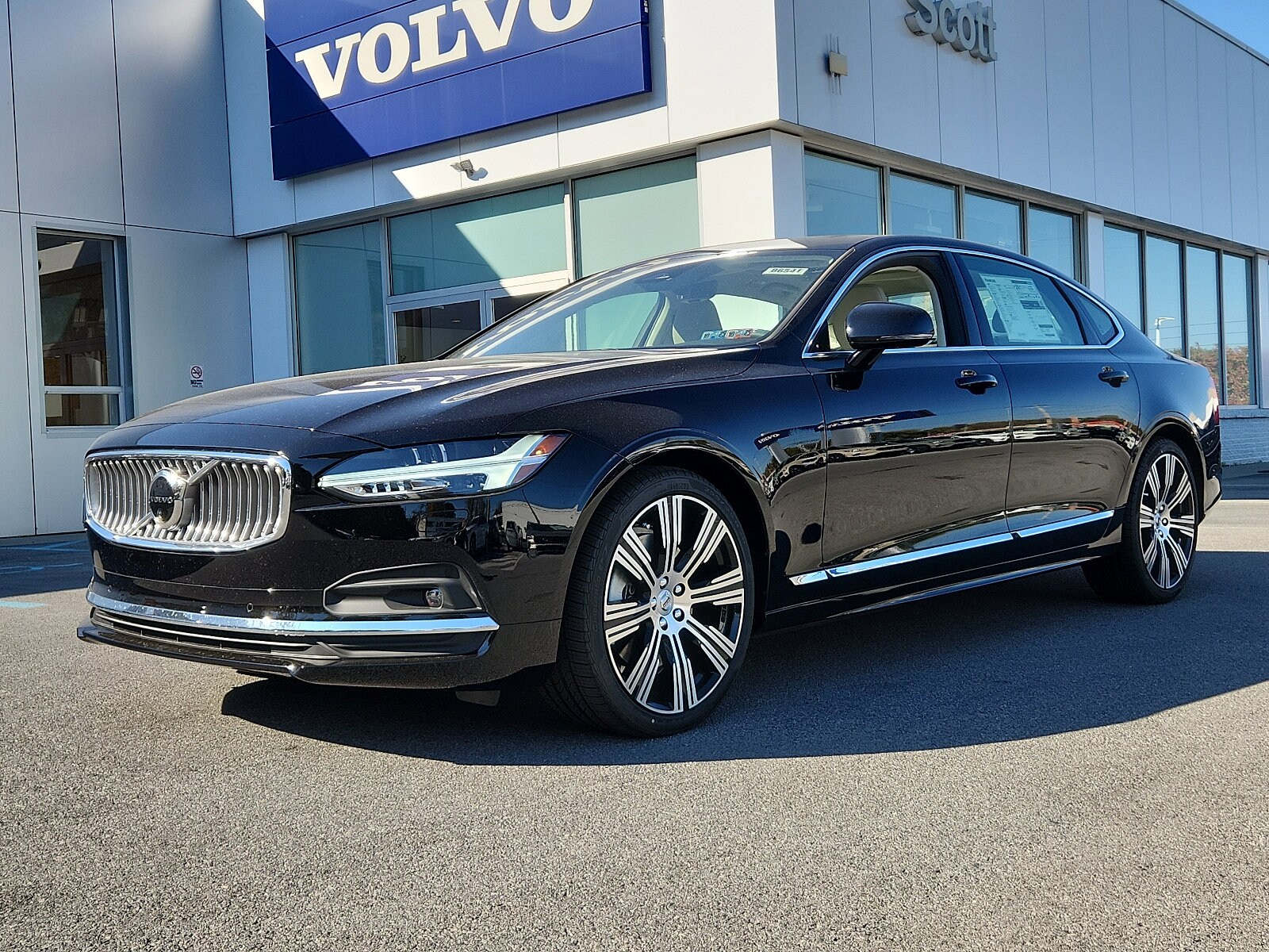 2025 Volvo S90 photo 2