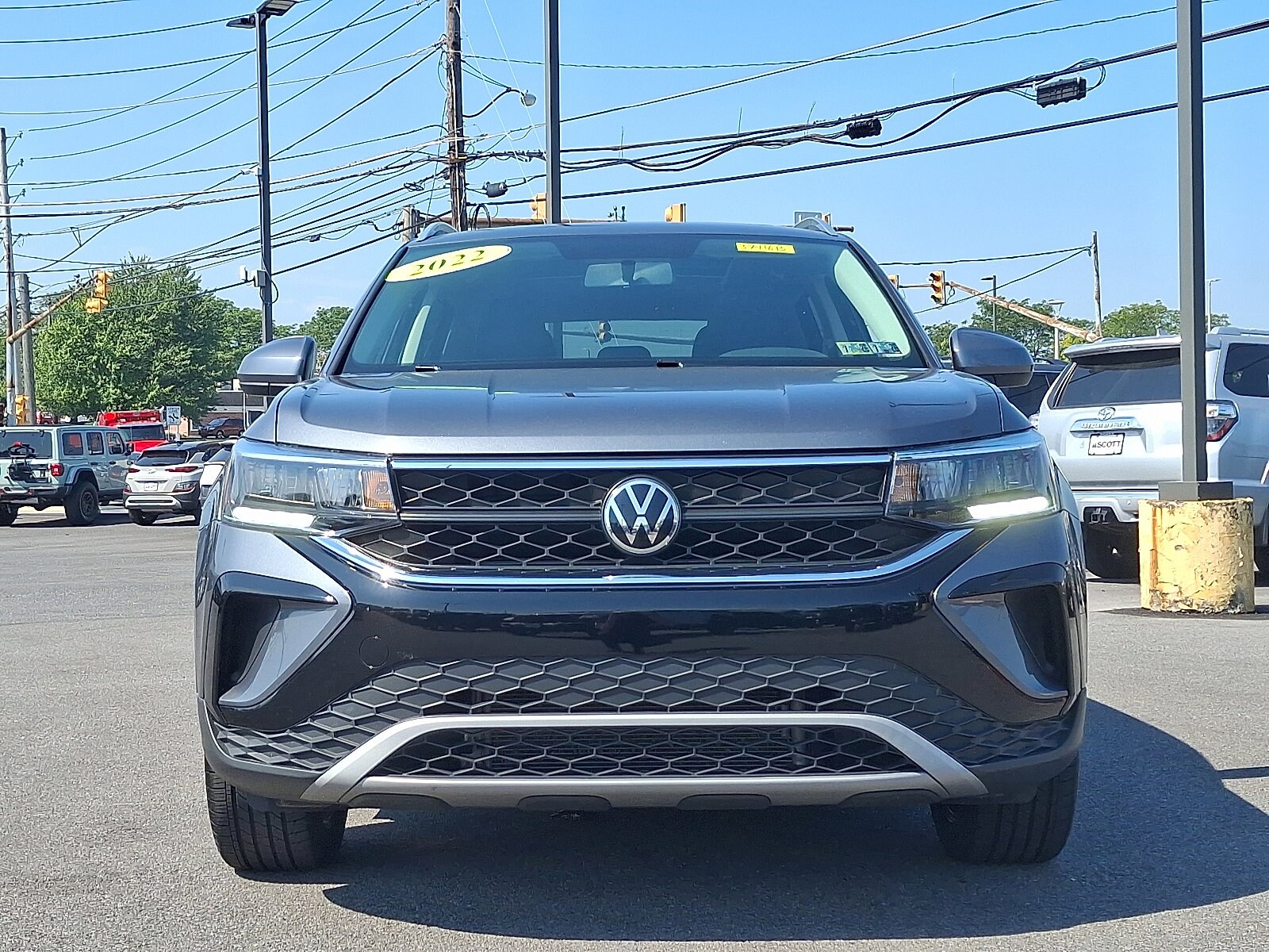 2022 Volkswagen Taos SE photo 2
