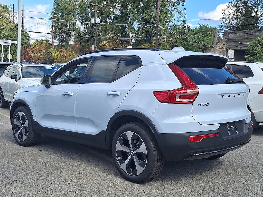 New 2026 Volvo XC40 B5 Plus SUV