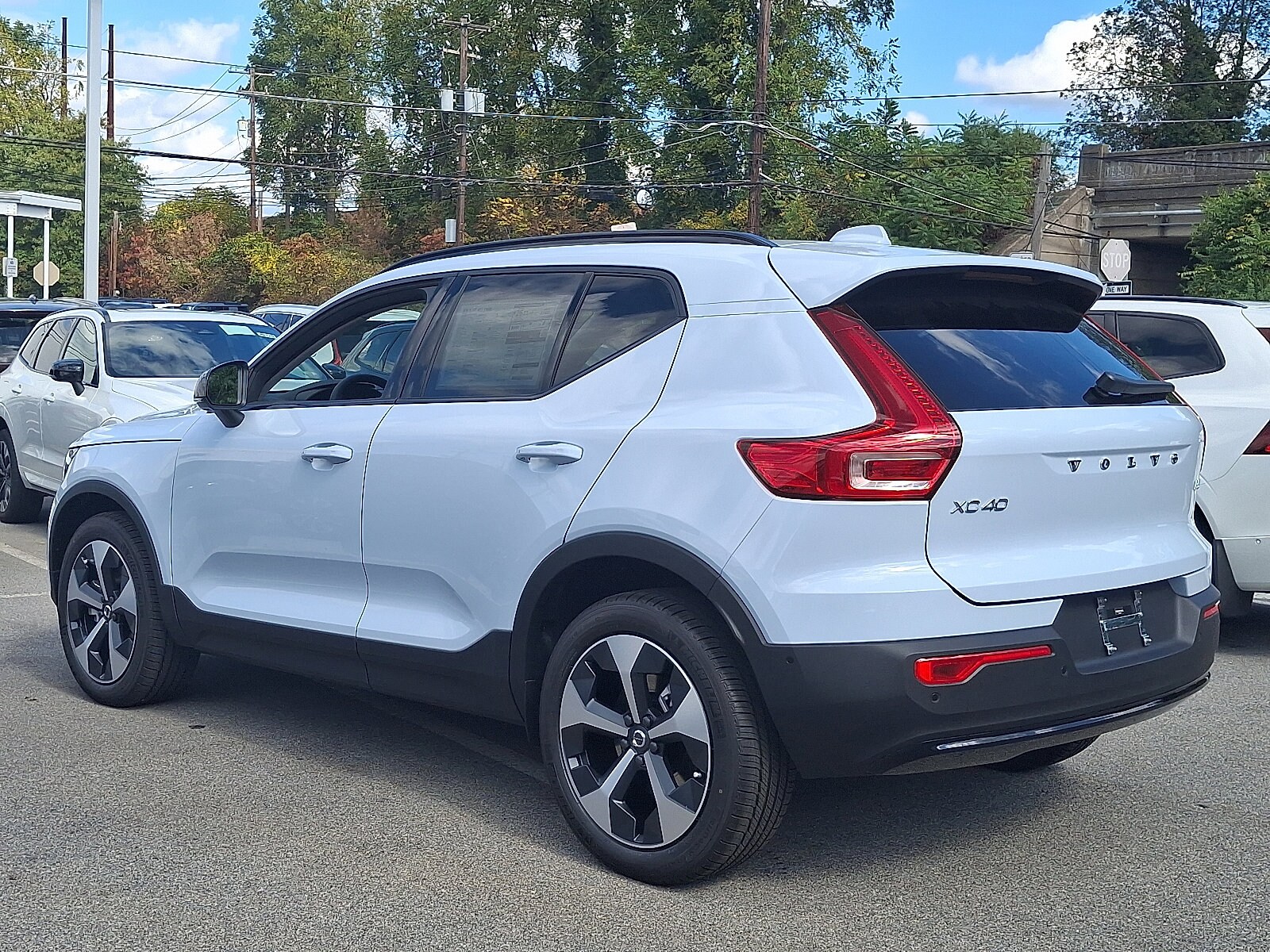 2026 Volvo XC40 Plus photo 2