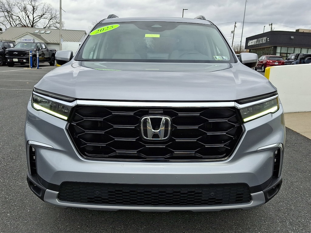 Used 2025 Honda Pilot Touring SUV