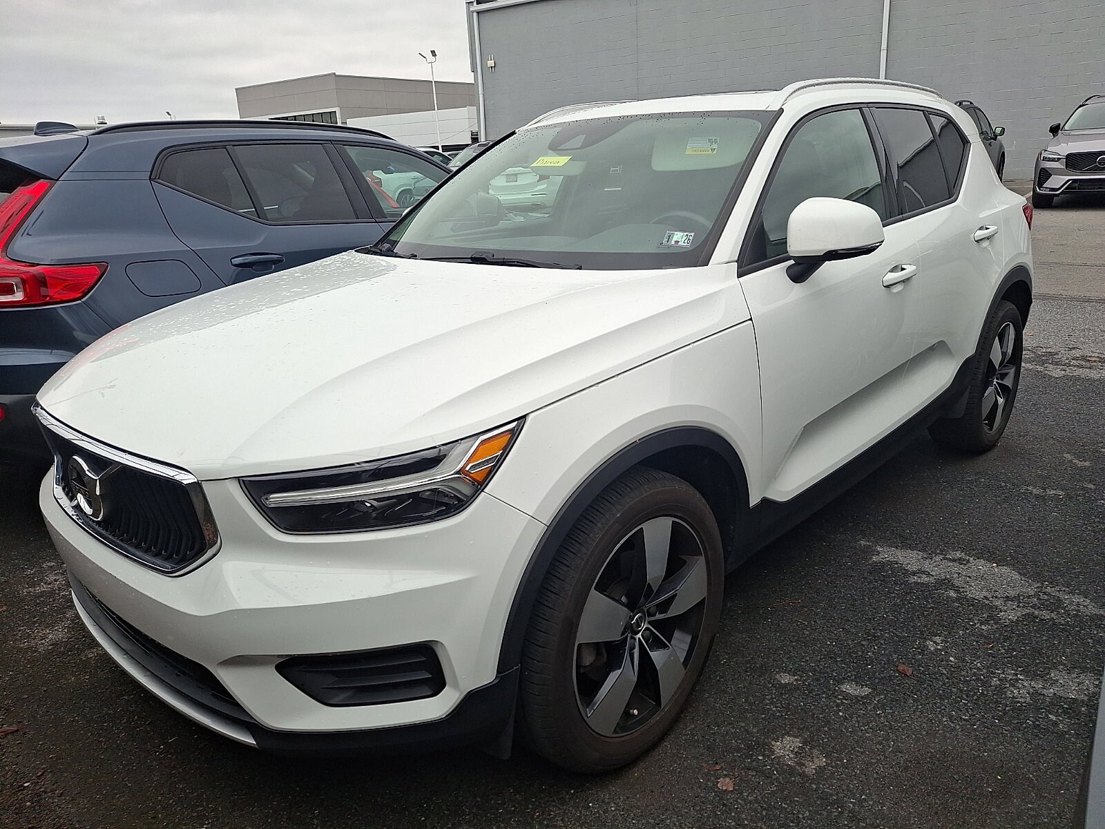 2019 Volvo XC40 T5 Momentum photo 2