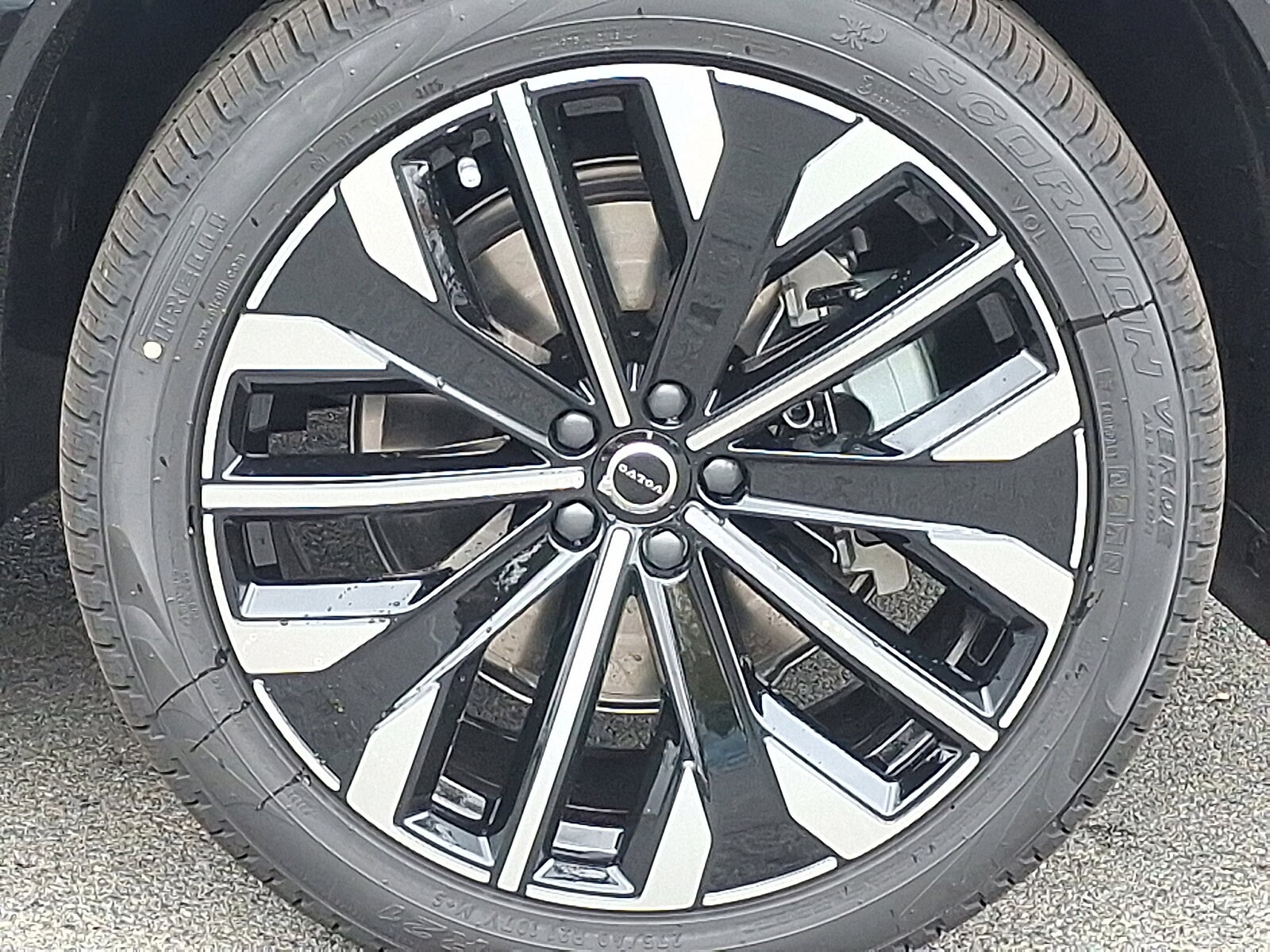 2026 Volvo XC90 B5 Plus photo 3