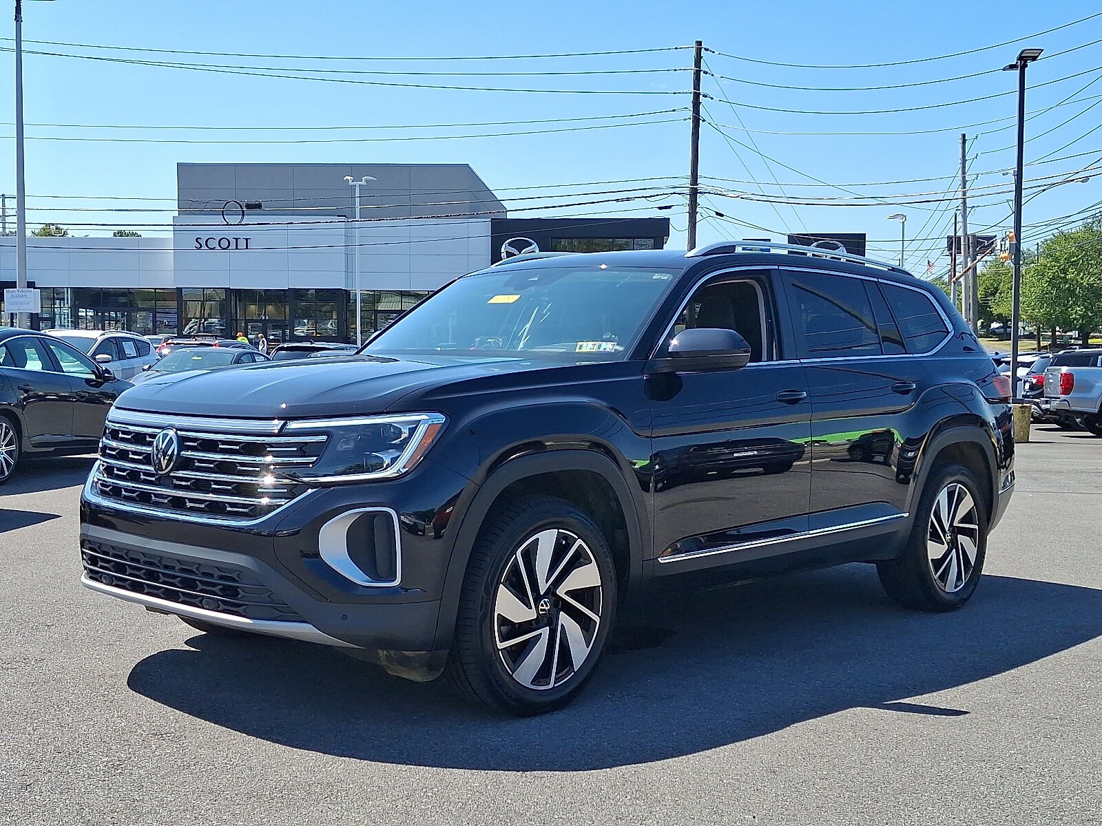 2024 Volkswagen Atlas SEL photo 2
