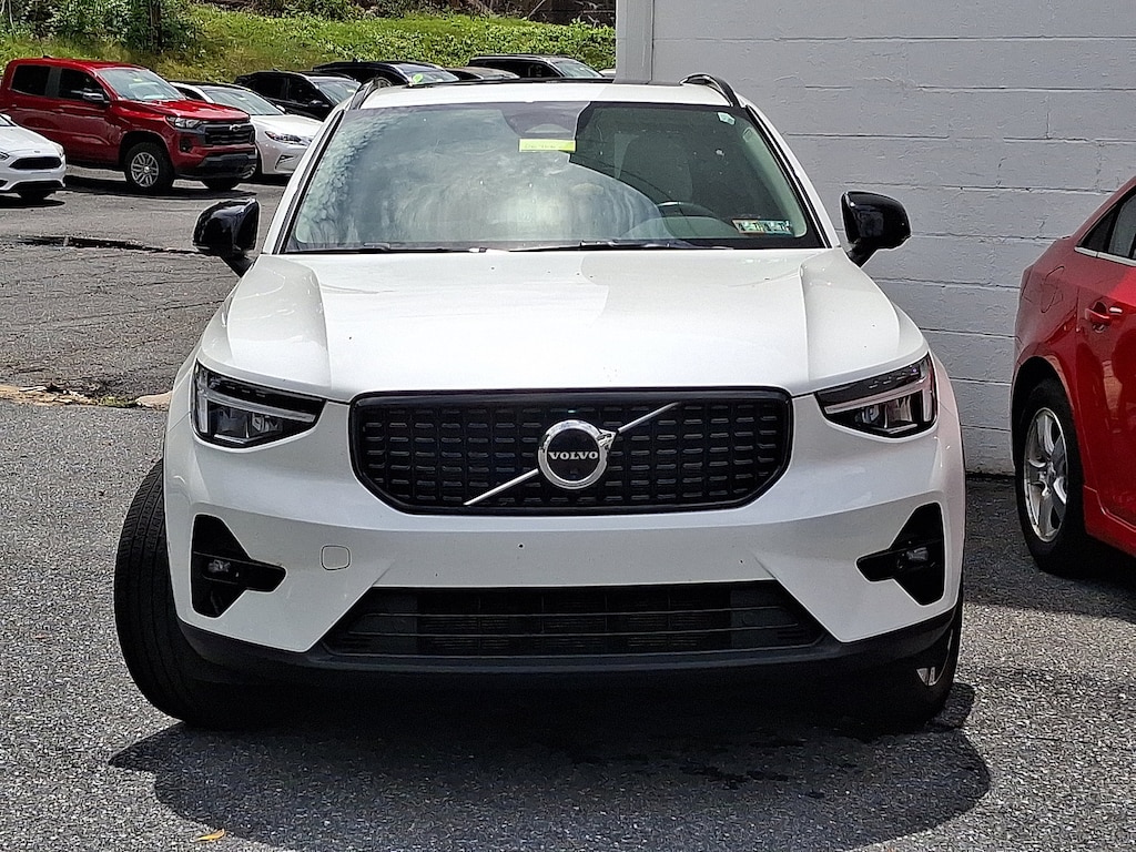 Used 2023 Volvo XC40 B5 AWD Plus Dark SUV