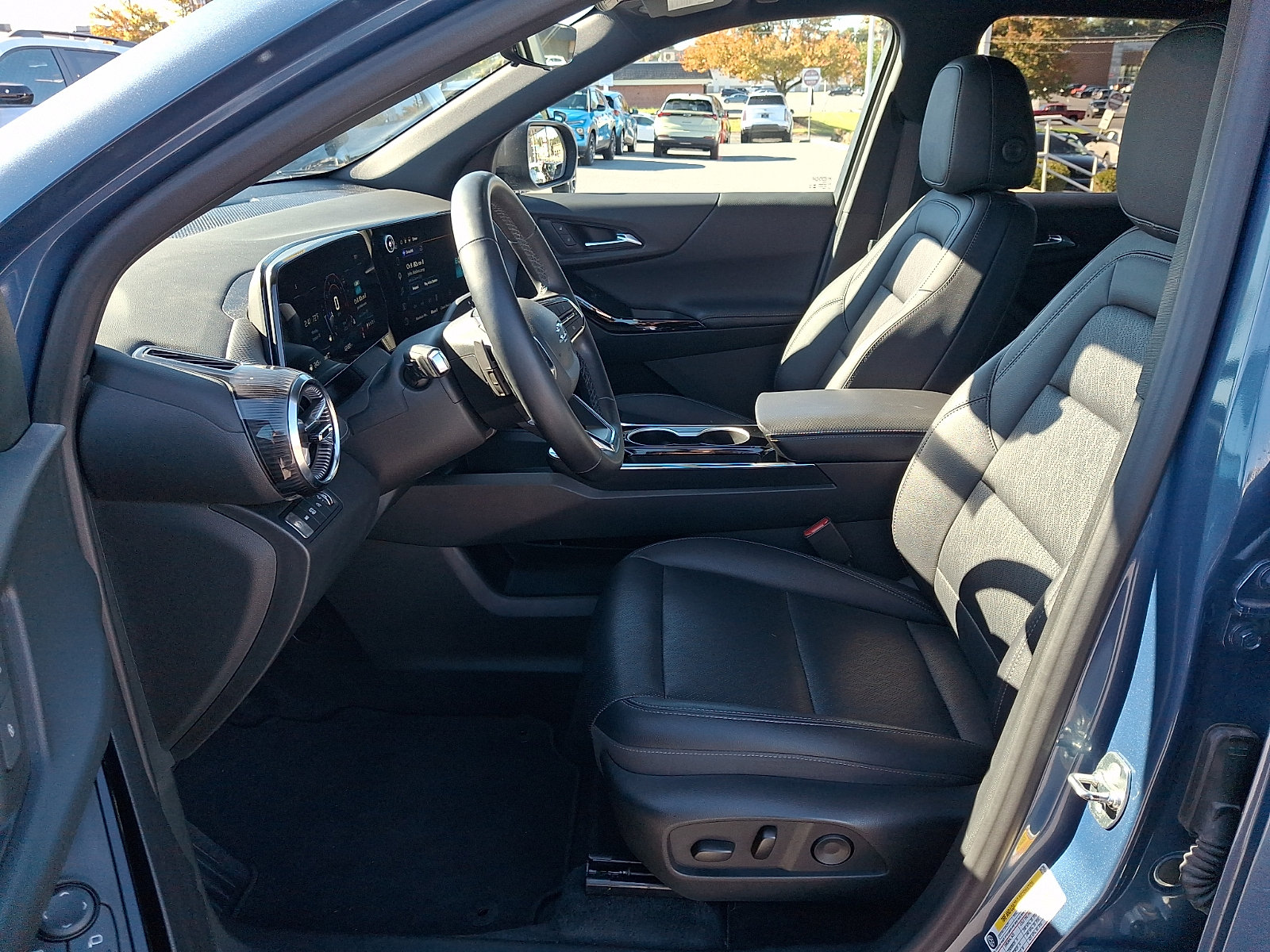 2025 Chevrolet Equinox LT - Photo 13