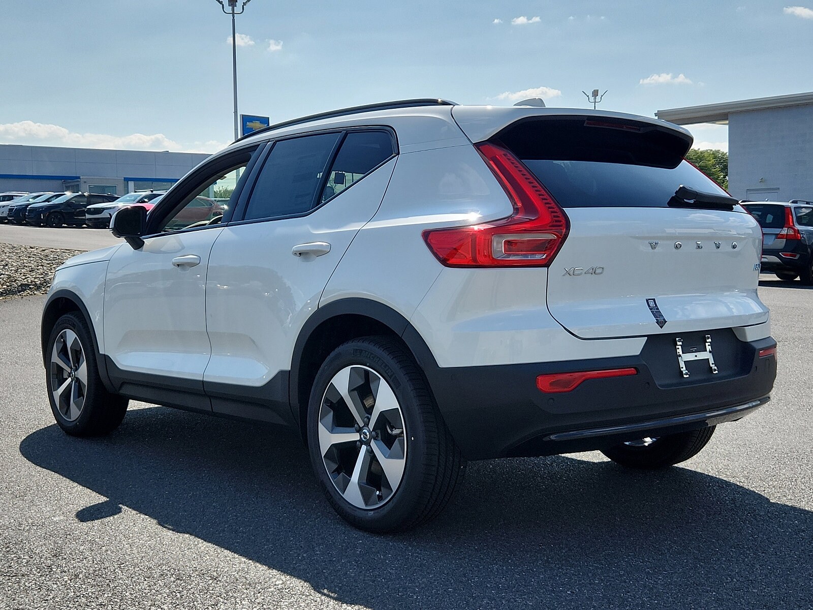 2025 Volvo XC40 Plus photo 3