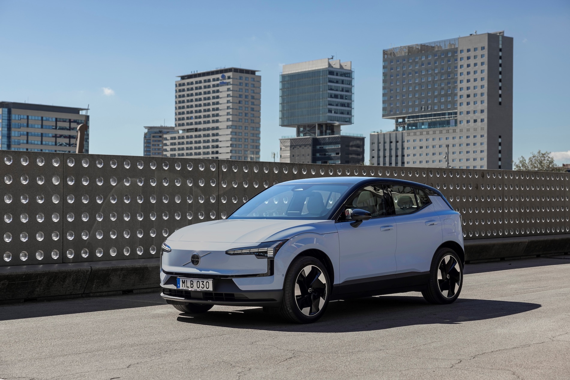 318876_Volvo_EX30_Cloud_Blue_Exterior.jpg