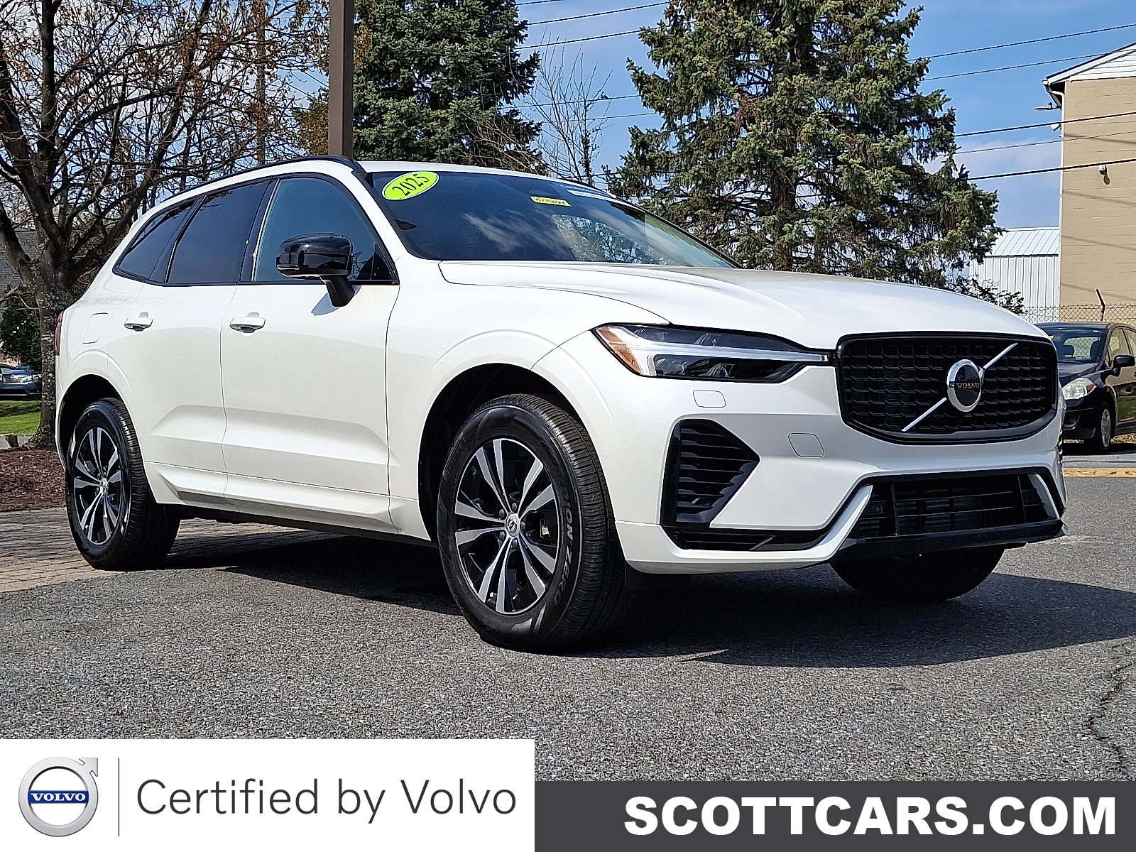 2025 Volvo XC60 T8 Core Dark AWD's photo
