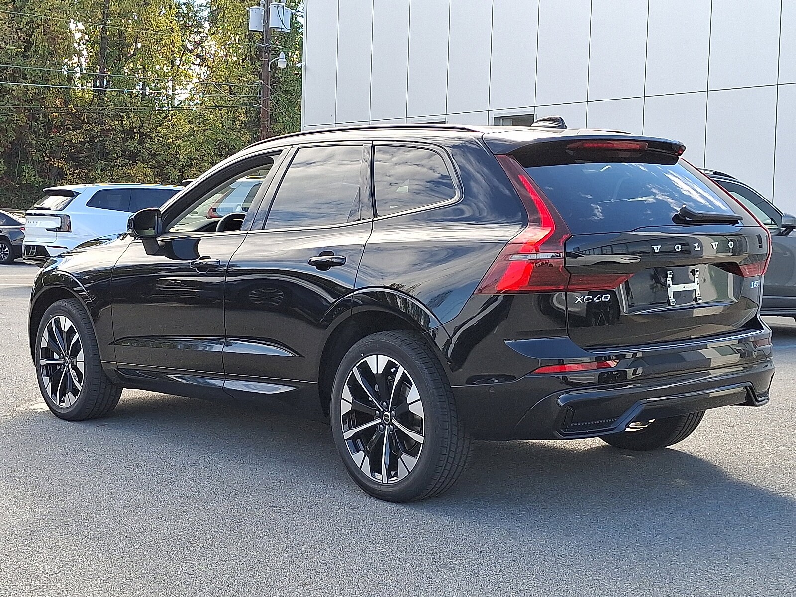 2026 Volvo XC60 B5 Plus photo 3
