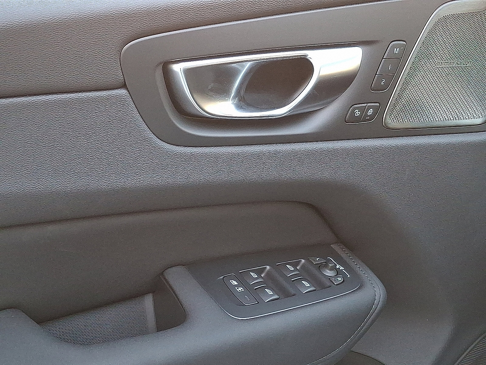 2026 Volvo XC60 Plus - Photo 10