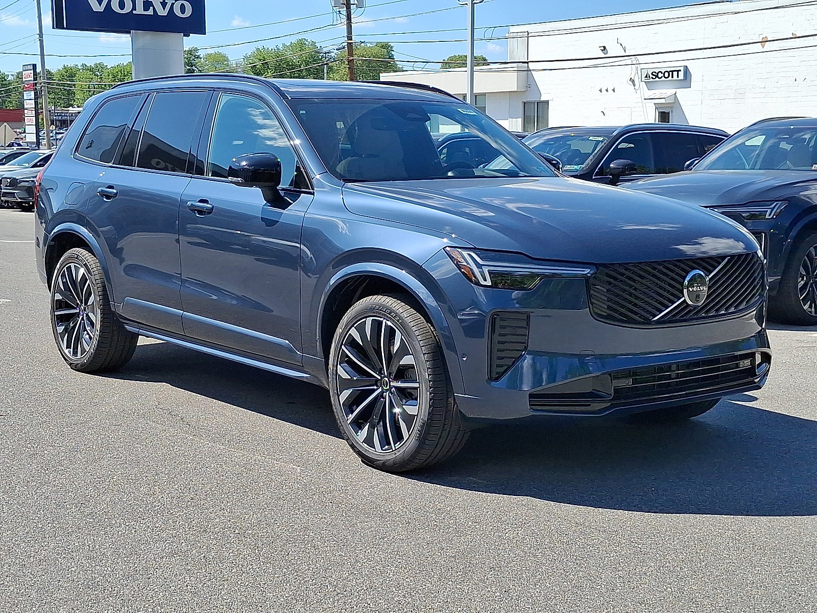 2026 Volvo XC90 B6 Ultra Dark 6-Seater 4WD's photo
