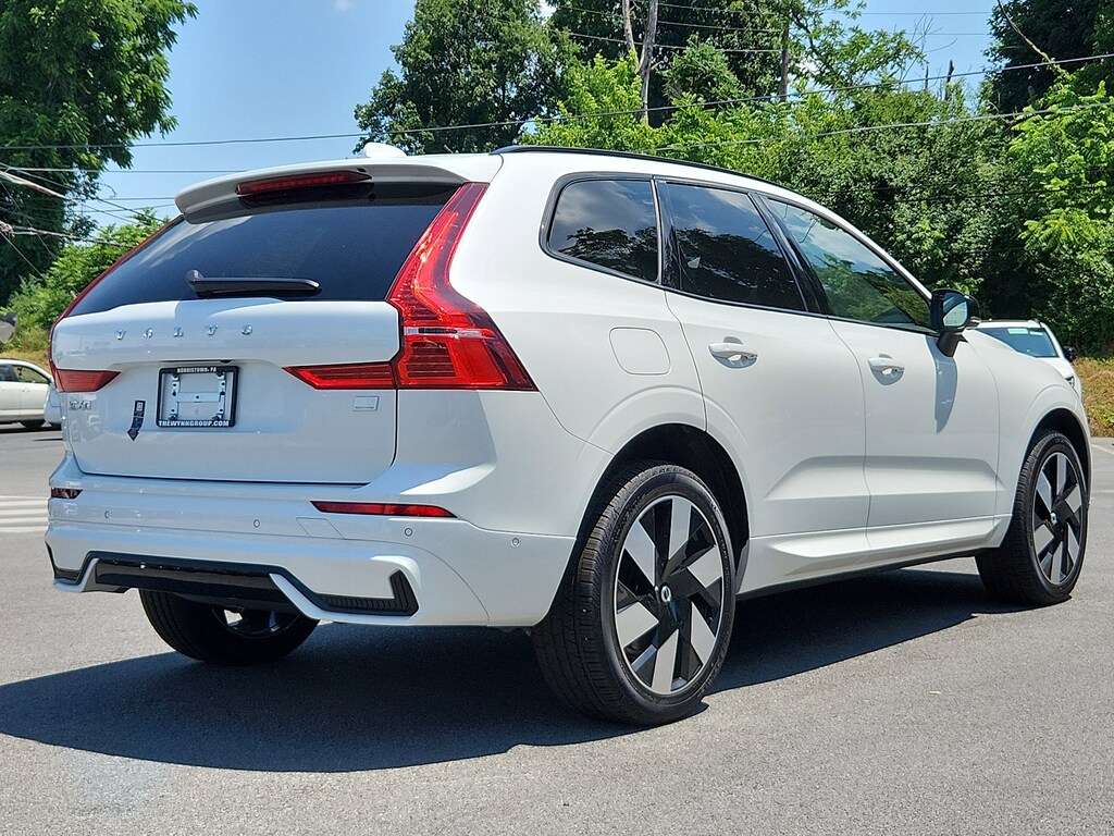 Used 2024 Volvo XC60 plug-in hybrid T8 Plus Dark SUV