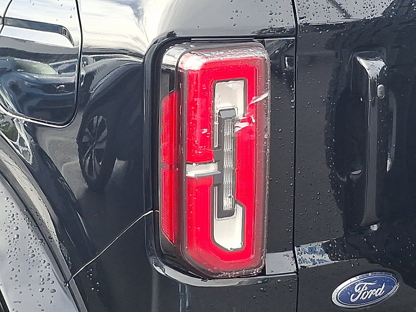 2023 Ford Bronco 4-Door Outer Banks - Photo 10