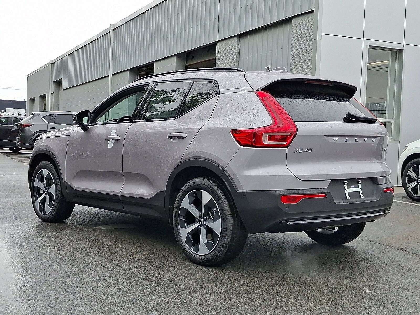 2026 Volvo XC40 Plus photo 3