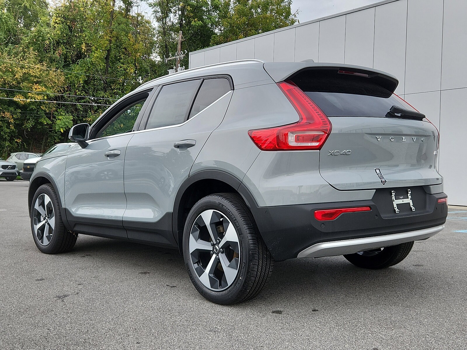 2025 Volvo XC40 Plus photo 3