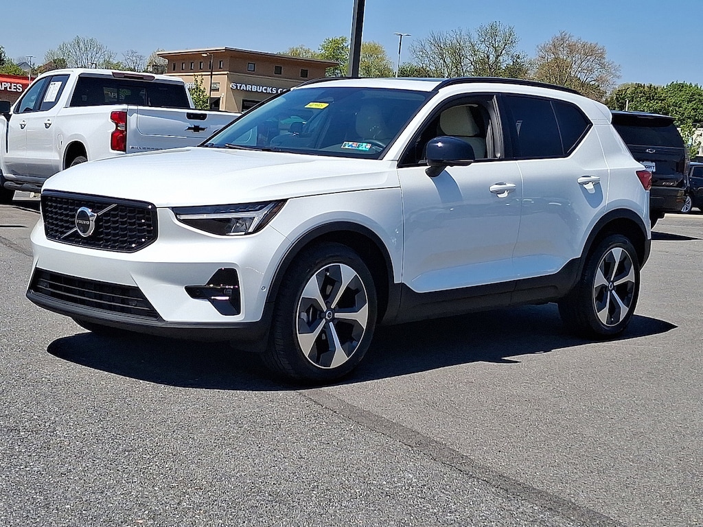 Used 2023 Volvo XC40 B5 AWD Plus Dark SUV