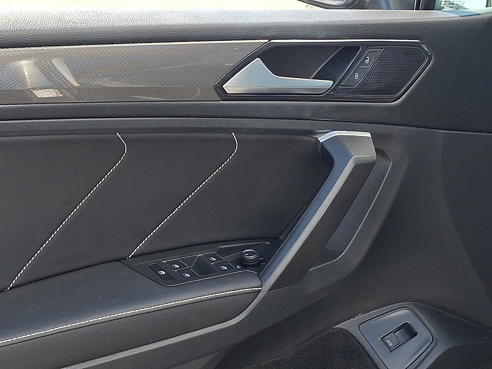 2024 Volkswagen Tiguan SE - Photo 13