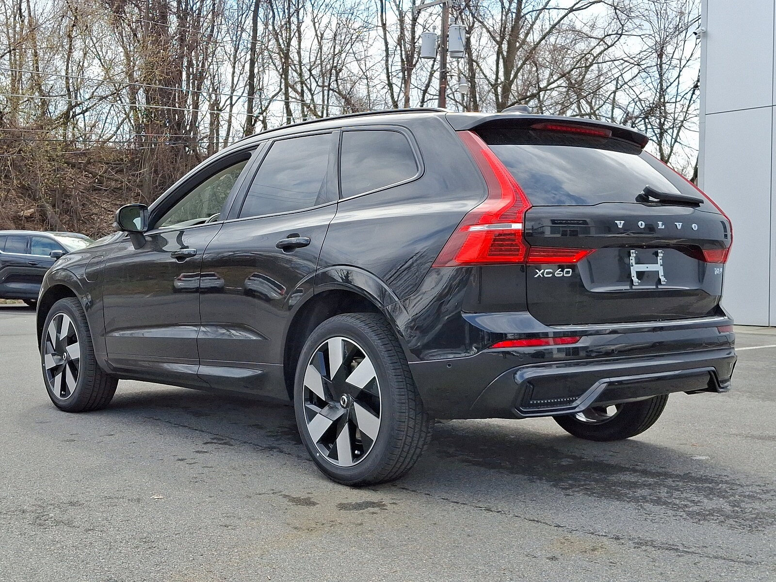 2025 Volvo XC60 Hybrid T8 Plus photo 3