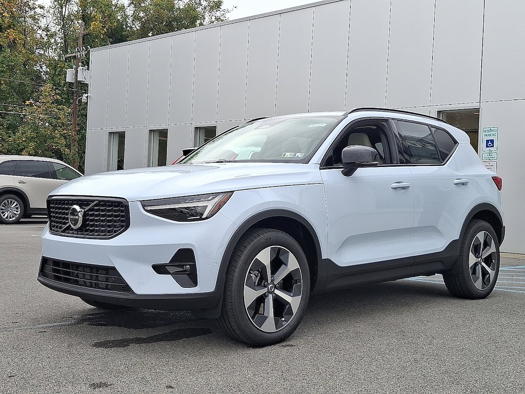 New 2026 Volvo XC40 B5 Plus SUV