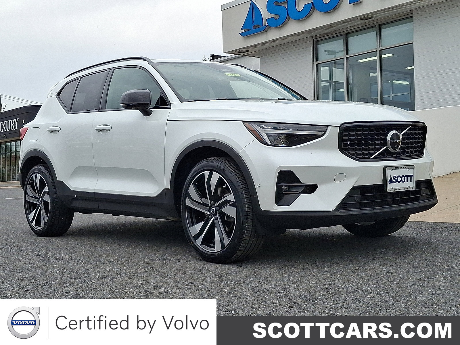 2023 Volvo XC40 B5 Plus Dark AWD's photo