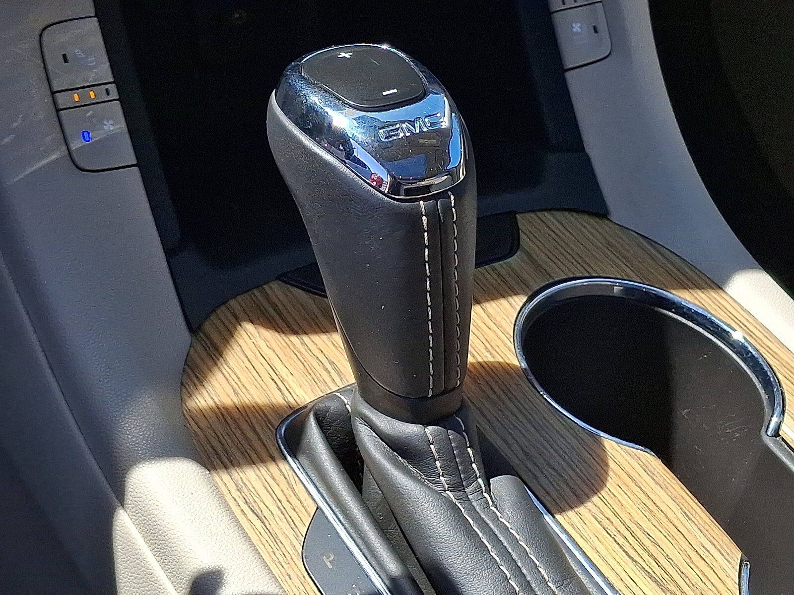 2018 GMC Acadia Denali - Photo 22