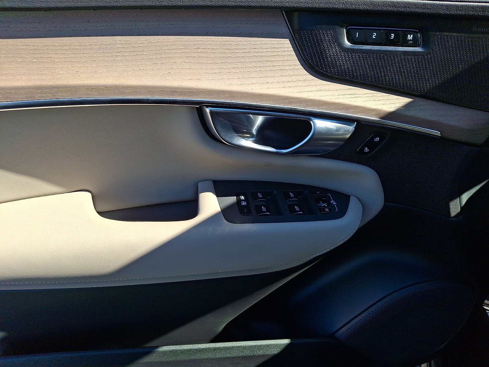 2026 Volvo XC90 Plus - Photo 8