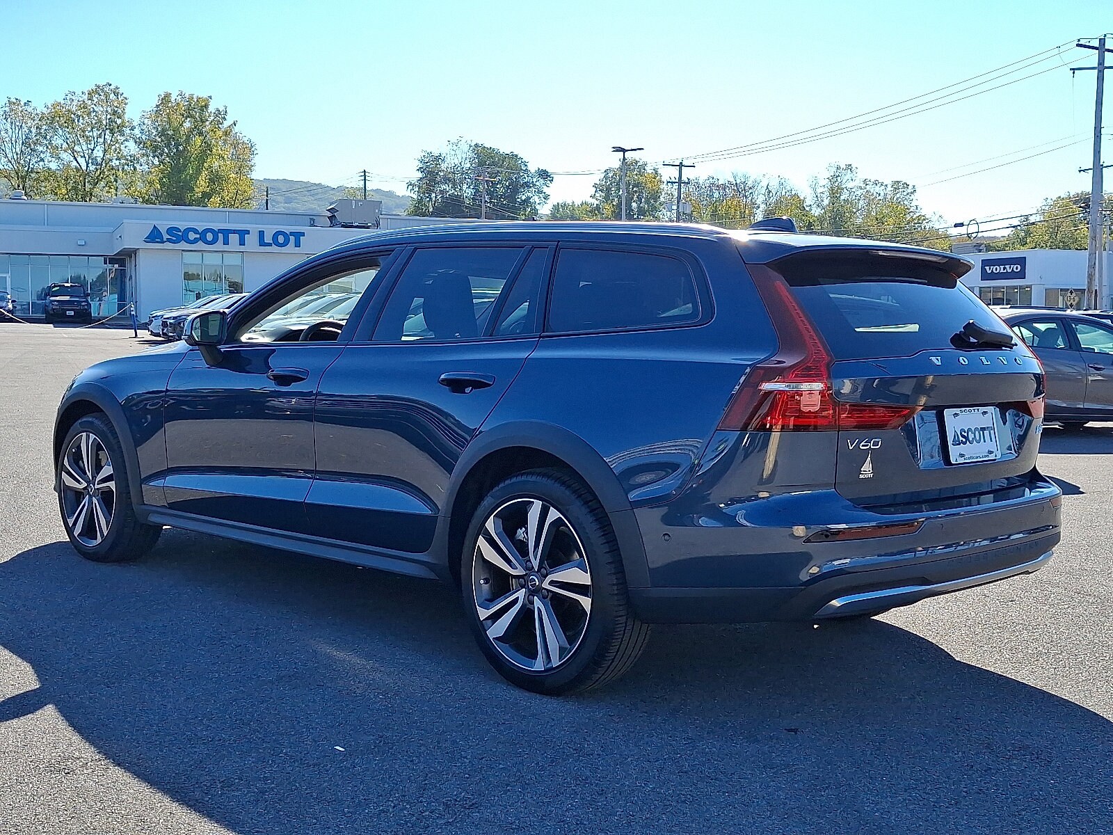 2025 Volvo V60 Cross Country B5 Plus photo 3