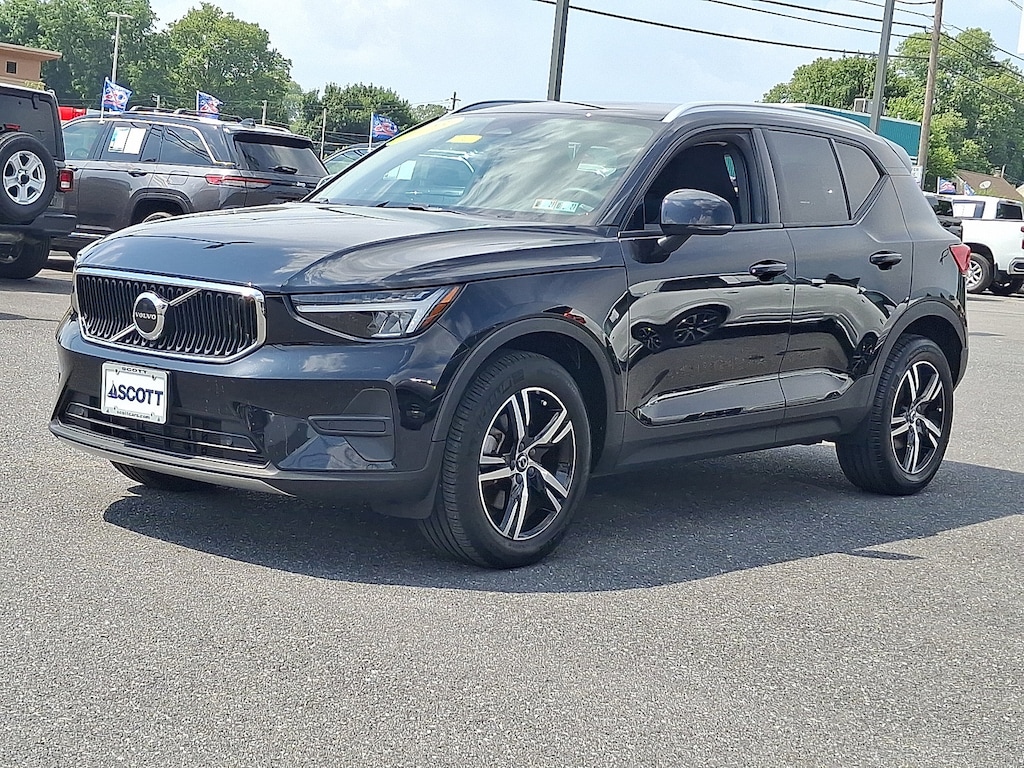 Certified 2023 Volvo XC40 B5 AWD Core SUV
