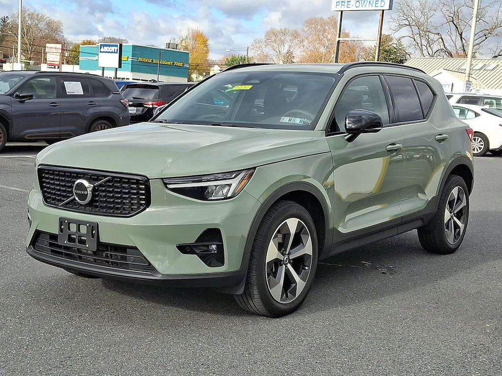 Certified 2023 Volvo XC40 B5 AWD Plus Dark SUV