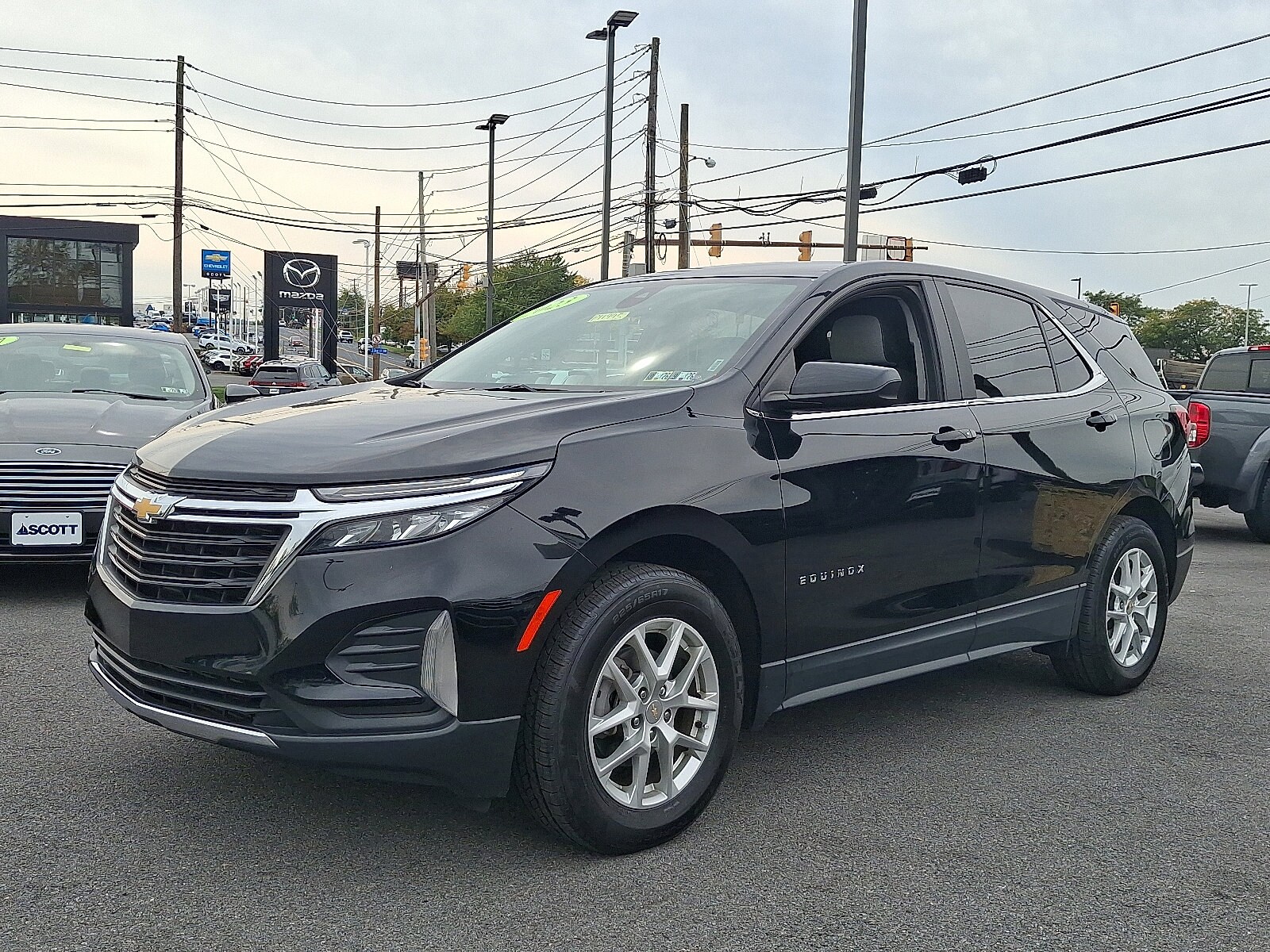 2023 Chevrolet Equinox LT photo 2