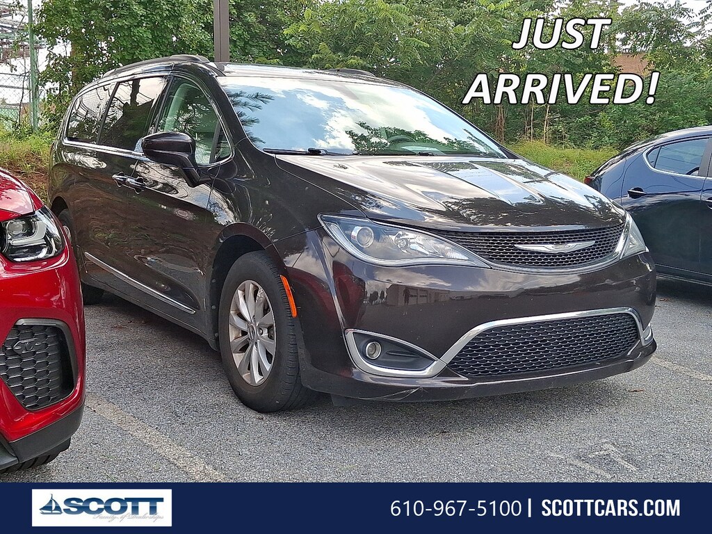 Used 2017 Chrysler Pacifica Touring-L Van