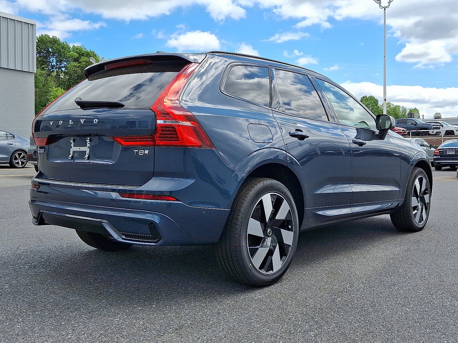 2025 Volvo XC60 T8 Plus photo 4