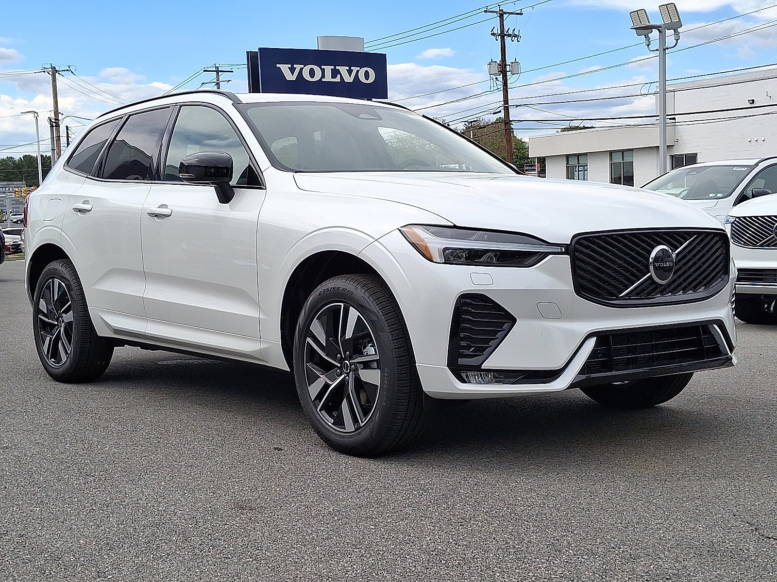 2026 Volvo XC60 B5 Core Dark AWD's photo