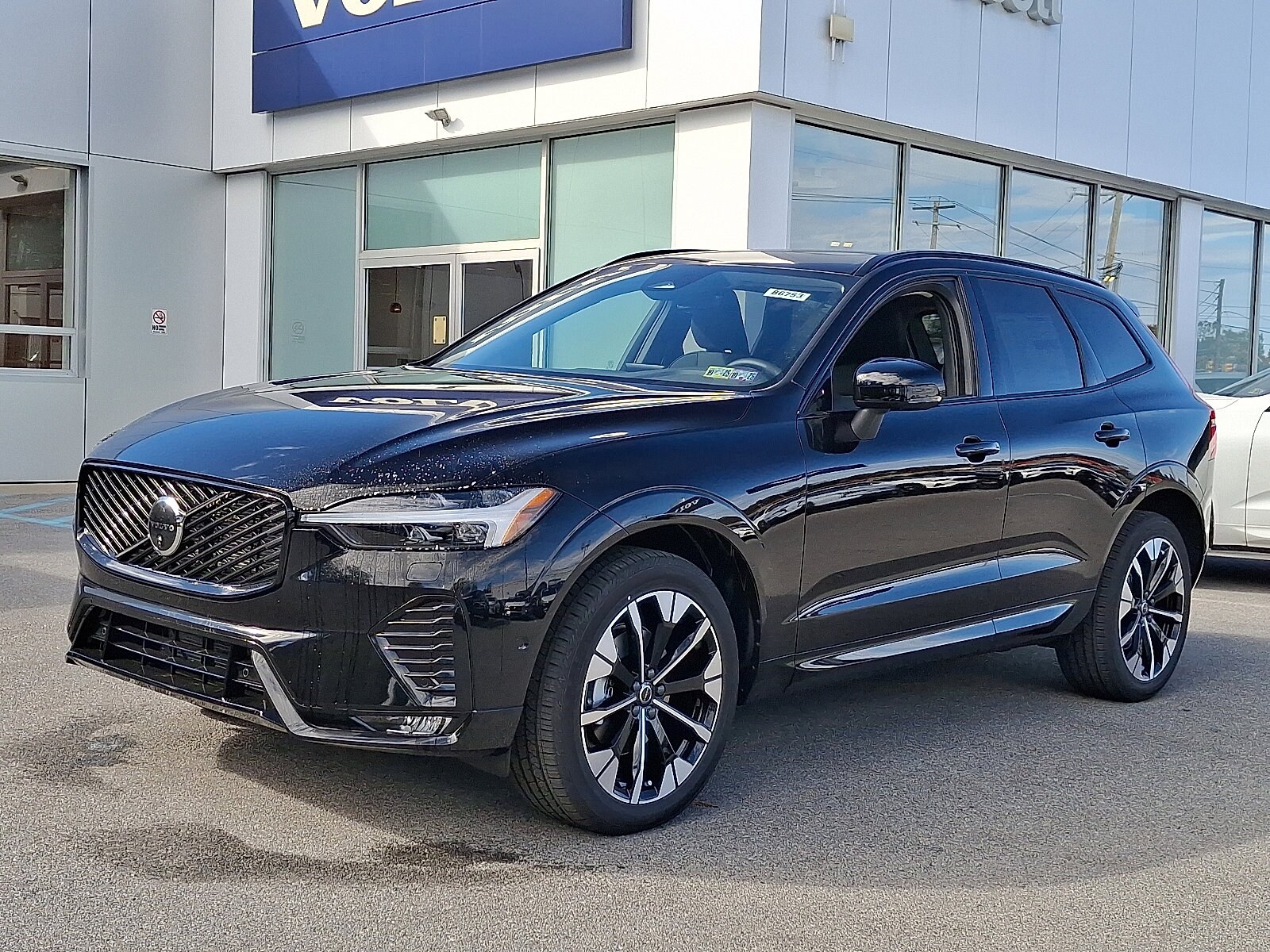 2026 Volvo XC60 B5 Plus photo 2