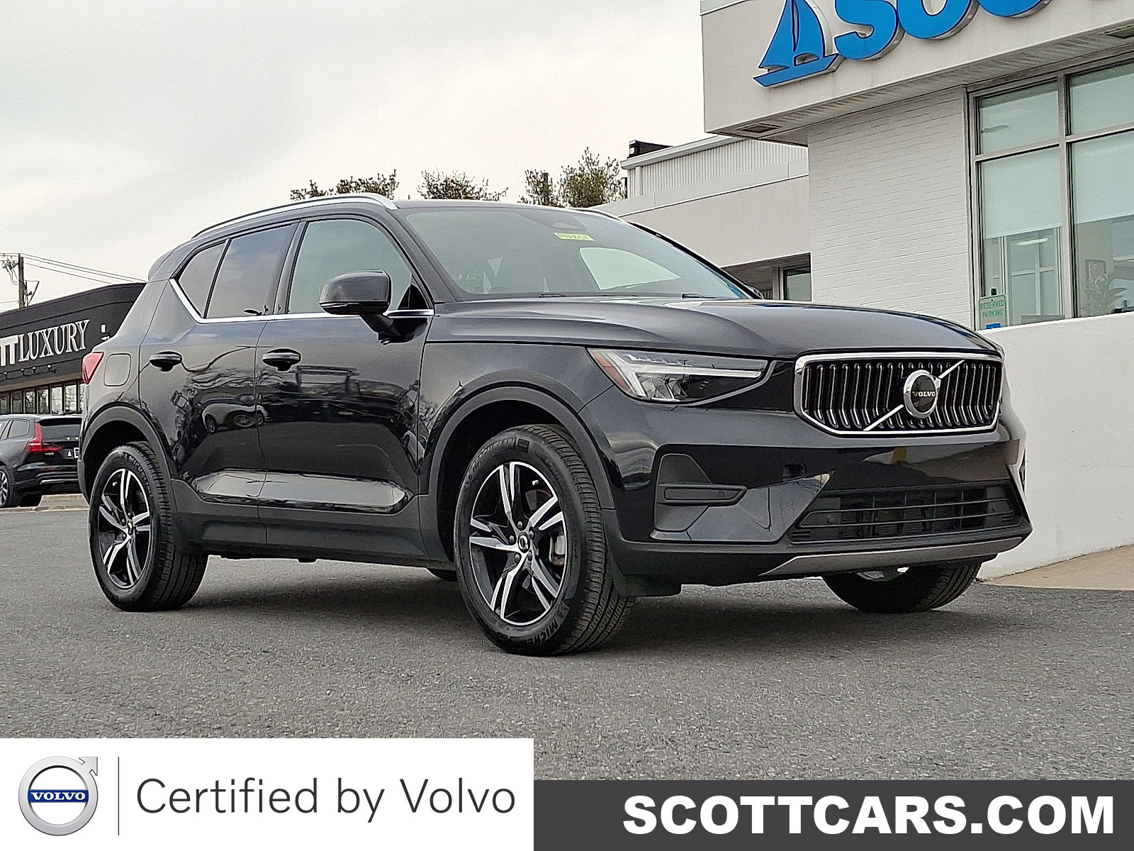2025 Volvo XC40 Core's photo