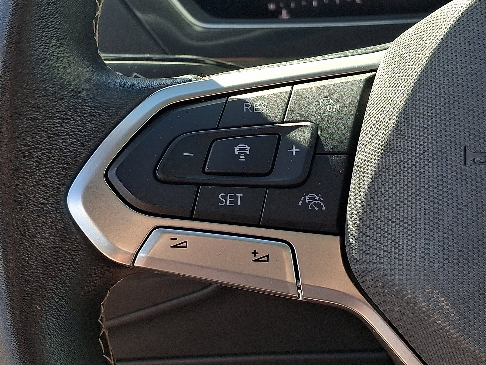 2024 Volkswagen Tiguan SE - Photo 17