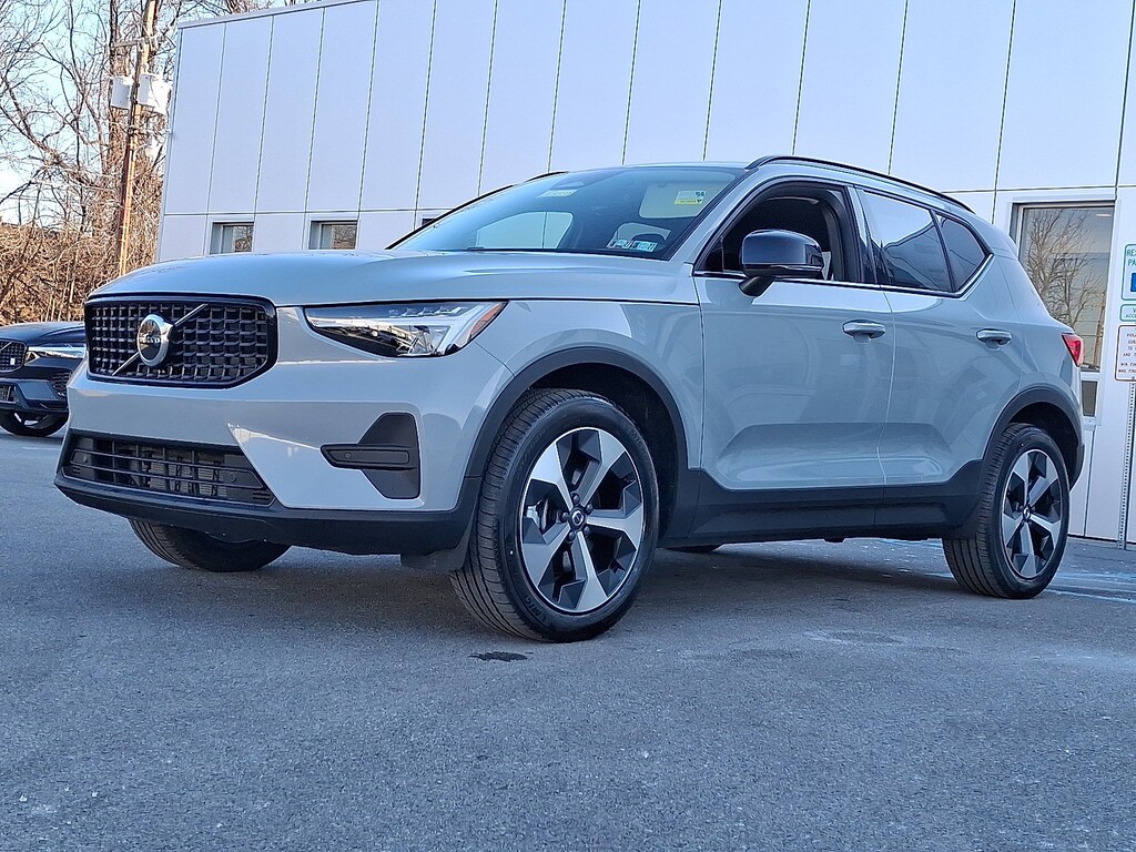 Used 2026 Volvo XC40 B5 Core SUV