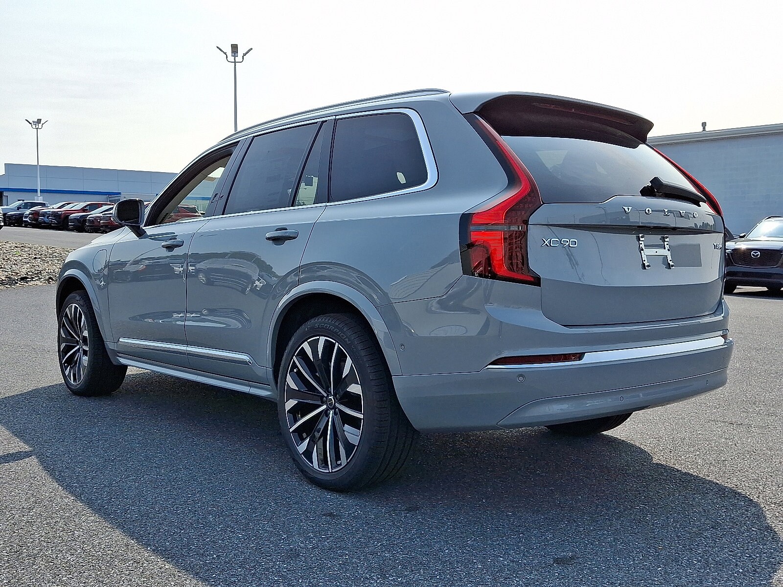 2025 Volvo XC90 T8 photo 3
