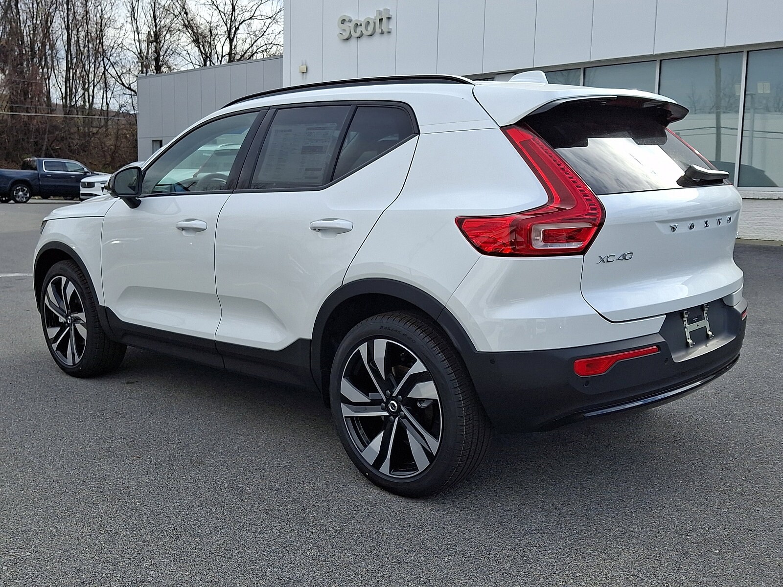 2026 Volvo XC40 photo 2