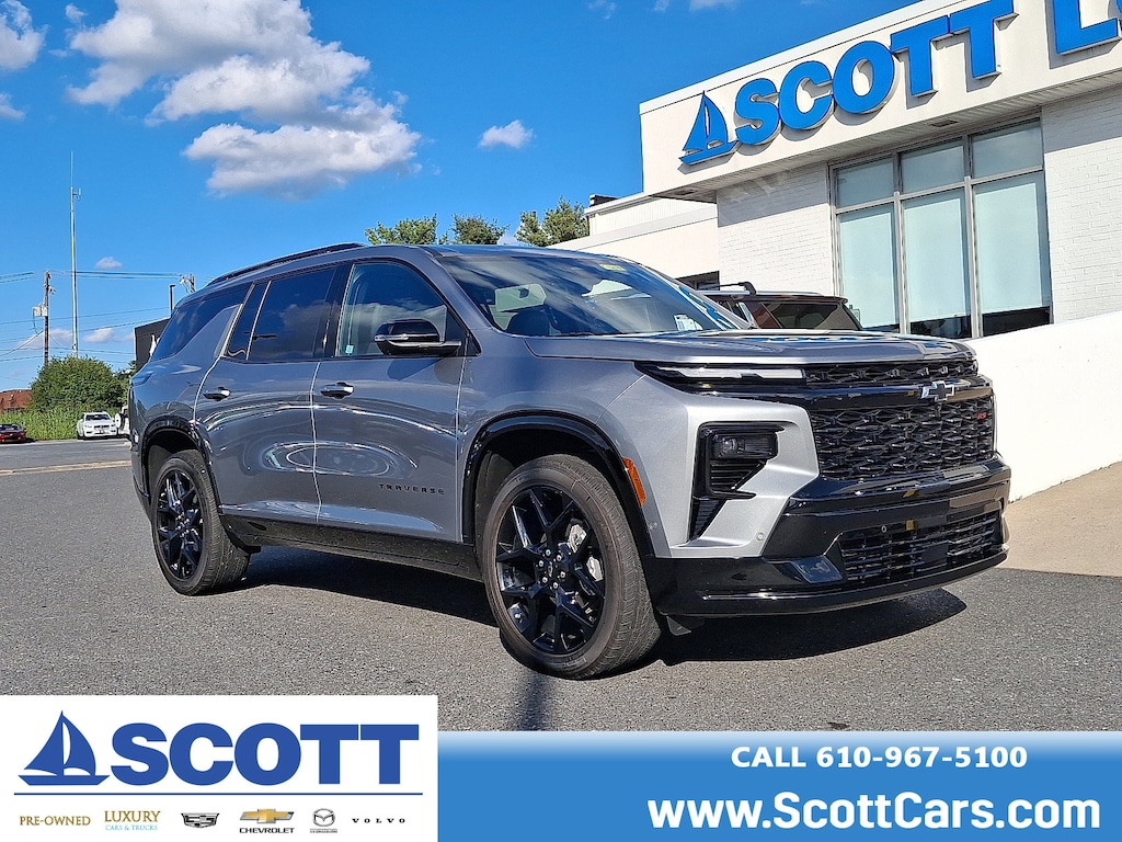 Used 2025 Chevrolet Traverse RS SUV